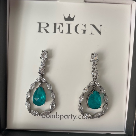 Bomb Party Reign Villain Moments in the Mirror Earrings - Picture 2 of 10